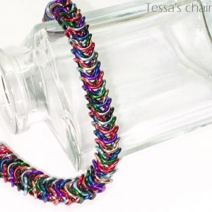 Kleuren armband chainmail box