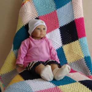 Gehaakte blokjes, ruitjes, babydeken, handwerk, veelkleurig voor jongen of meisje, newborn, pasgeboren baby, babyshower.
