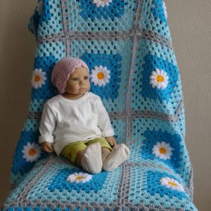 Gehaakte babydeken, granny steek met margrieten voor jongen of meisje.