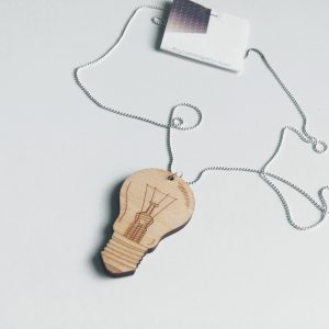 Houten gloeilamp ketting