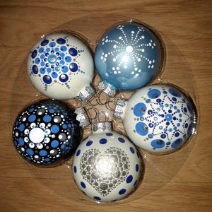 Uniek gestipte kerstballen