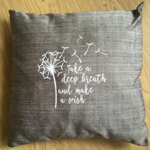 Kussenhoes met quote; Take a deep breath and make a wish