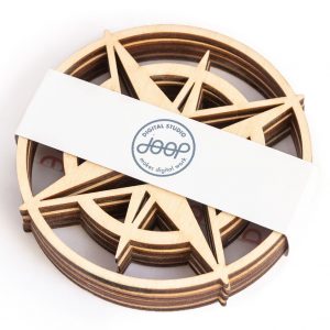 Set van houten kompas onderzetters