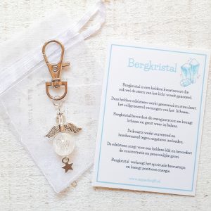 Hanger beschermengeltje van bergkristal