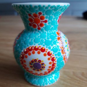 Klein gestipt vaasje van 8cm