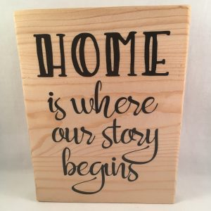Decoratief tekstbord (hout) Home is where our story begins