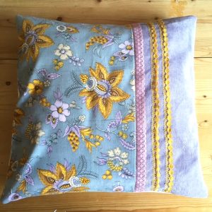 Kussenhoes thema; Hip in retro stijl met bloemen