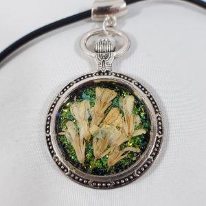 Gele gedroogde bloemen ketting