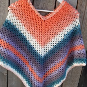 Poncho fijntjes gehaakt