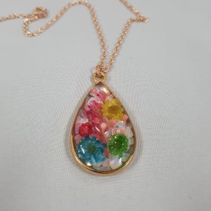Gedroogde bloemen ketting