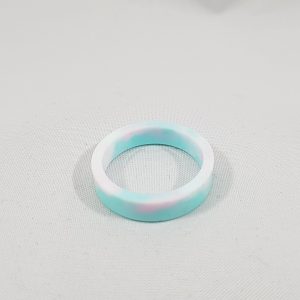 Pastel groen en witte ring
