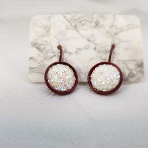 Witte druzy rode oorbellen