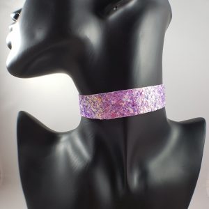 Paarse holografische vlokken choker