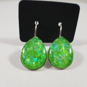 Groen zilver holografische traan vorm oorbellen