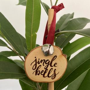 Houten kersthanger "jingle bells"