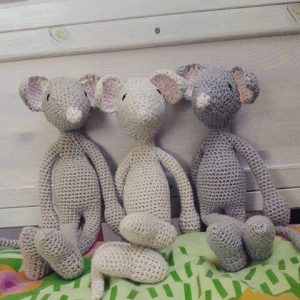 Knuffel gehaakt wolmuis donker beige