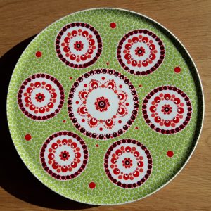 Uniek gestipt serveerbord van 30cm
