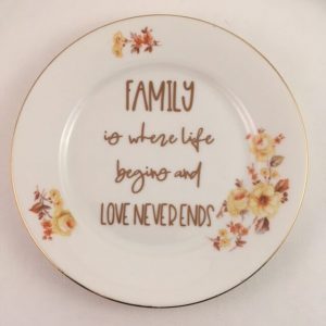 Wandbord/tekstbord (vintage/retro) met quote; Family is where life begins and love never ends