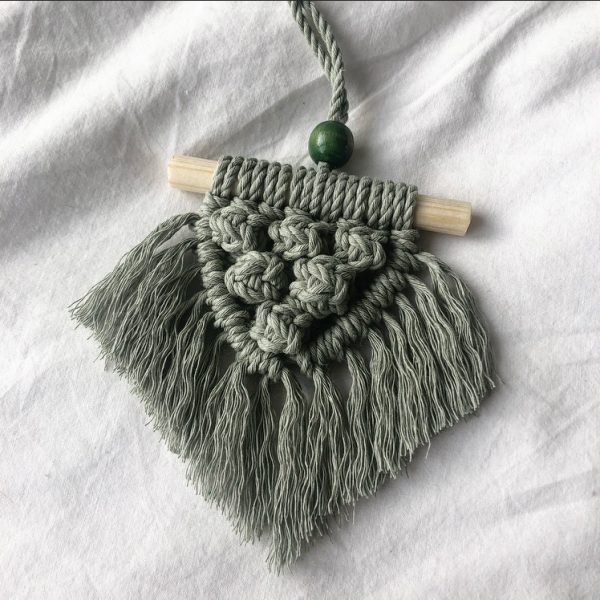 Mini macrame wandhanger "Charro" in saliegroen.